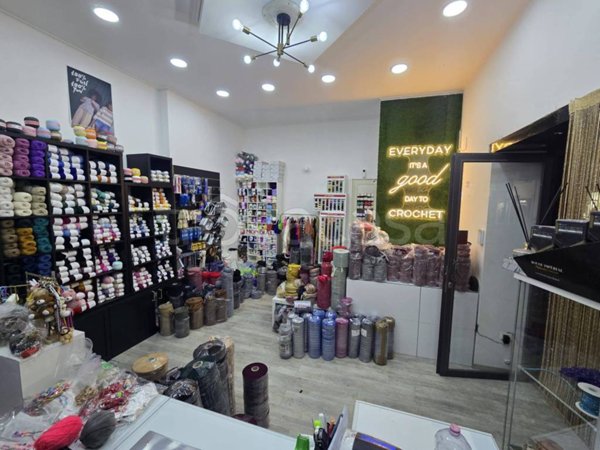 negozio in vendita a Napoli in zona Fuorigrotta
