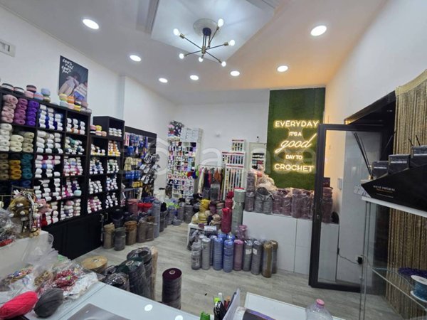negozio in vendita a Napoli in zona Fuorigrotta