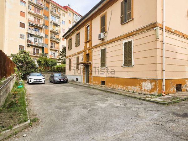 appartamento in vendita a Napoli in zona Fuorigrotta