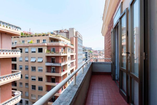 appartamento in vendita a Napoli in zona Chiaia
