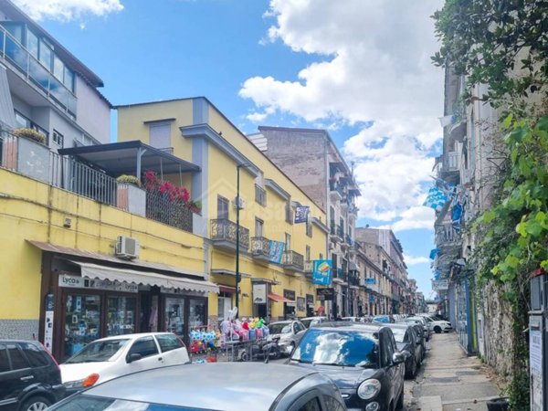 negozio in vendita a Napoli in zona Secondigliano