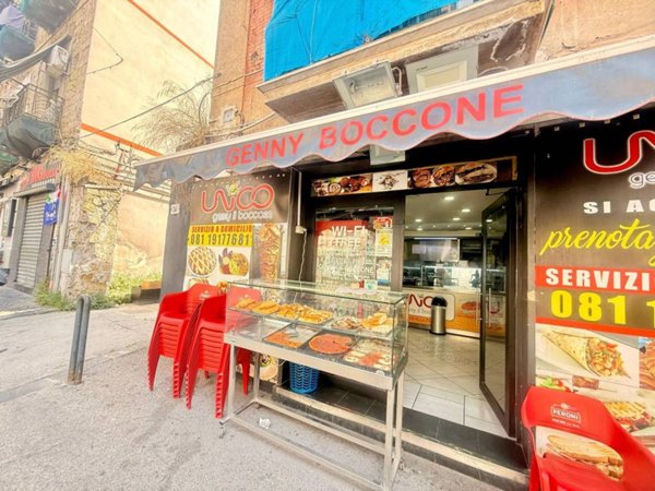 negozio in vendita a Napoli in zona Stella