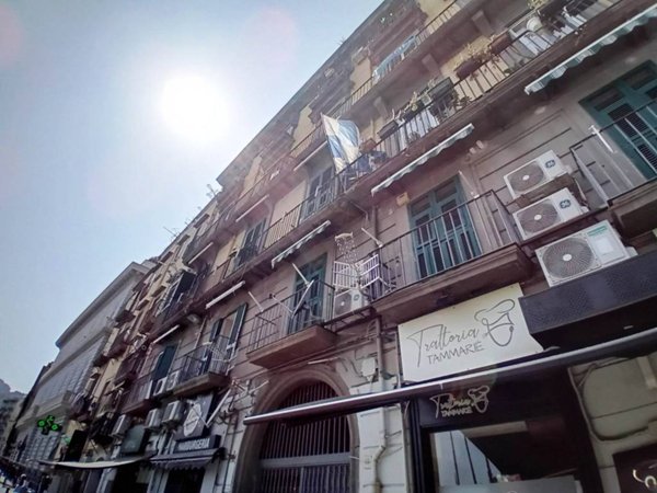appartamento in vendita a Napoli in zona Chiaia
