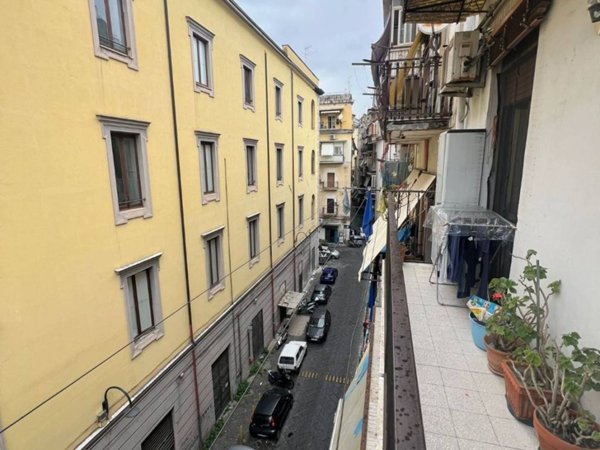 appartamento in vendita a Napoli in zona Mercato