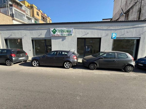 negozio in vendita a Napoli in zona Barra