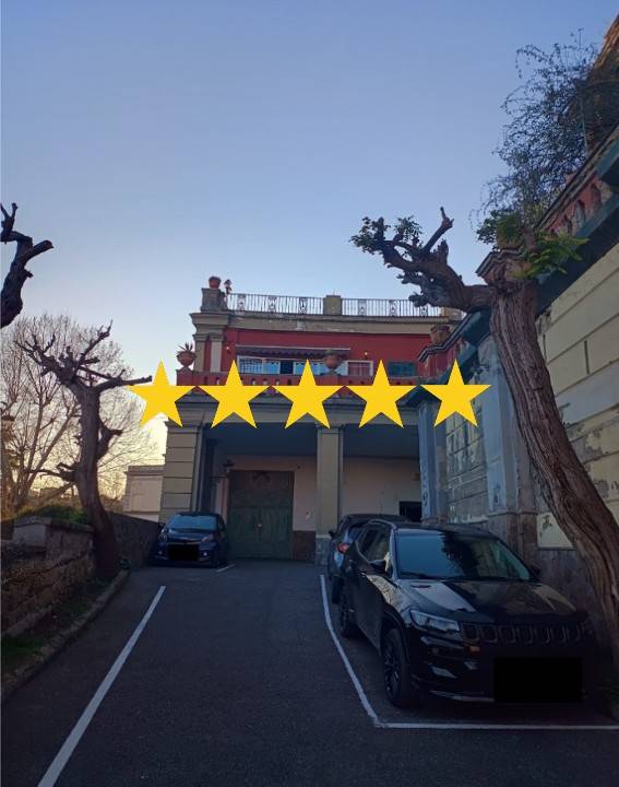 appartamento in vendita a Napoli in zona Chiaia