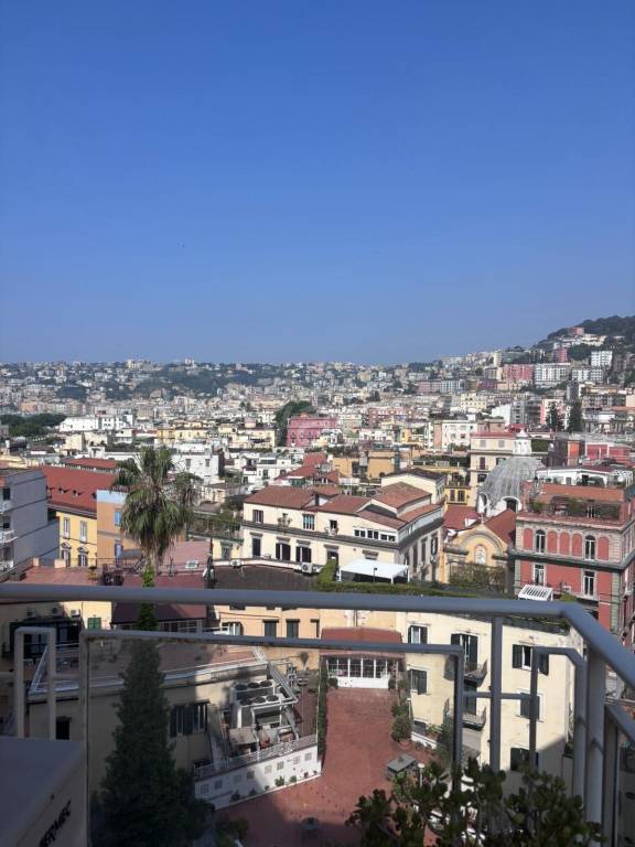 appartamento in vendita a Napoli in zona Chiaia