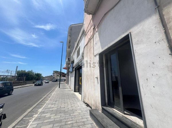 negozio in vendita a Napoli in zona Poggioreale
