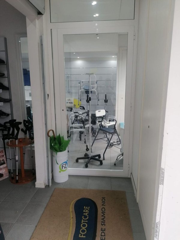 locale commerciale in vendita a Napoli in zona Vicaria