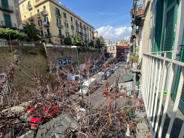 appartamento in vendita a Napoli in zona Avvocata