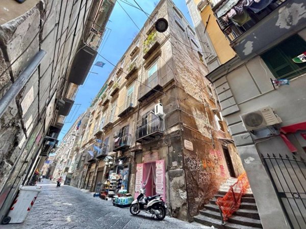appartamento in vendita a Napoli in zona San Lorenzo