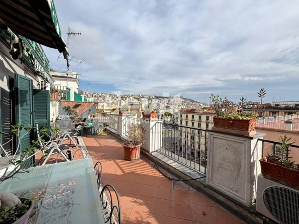 appartamento in vendita a Napoli in zona Chiaia