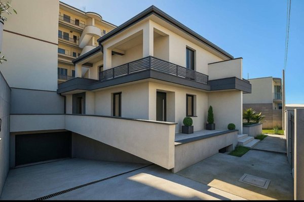 casa indipendente in vendita a Napoli in zona San Giovanni a Teduccio