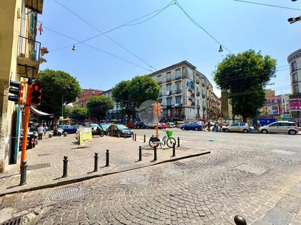 appartamento in vendita a Napoli in zona San Carlo all'Arena