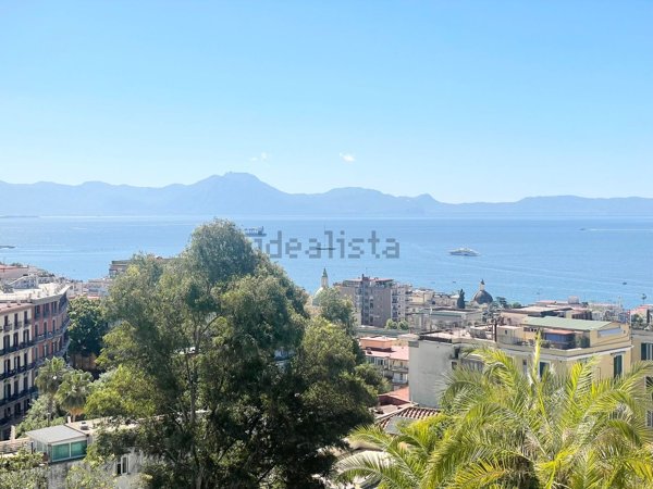 appartamento in vendita a Napoli in zona Chiaia