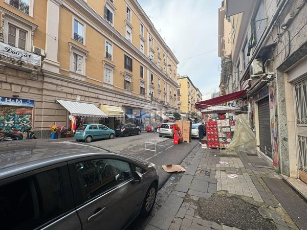negozio in vendita a Napoli in zona Vicaria
