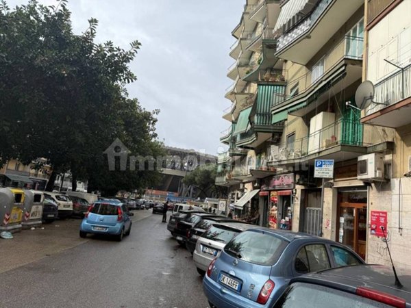 negozio in vendita a Napoli in zona Fuorigrotta