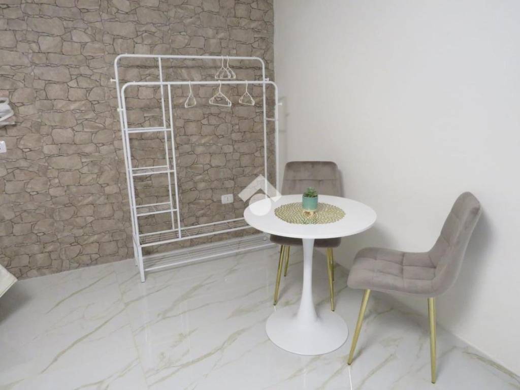 negozio in vendita a Napoli in zona Secondigliano