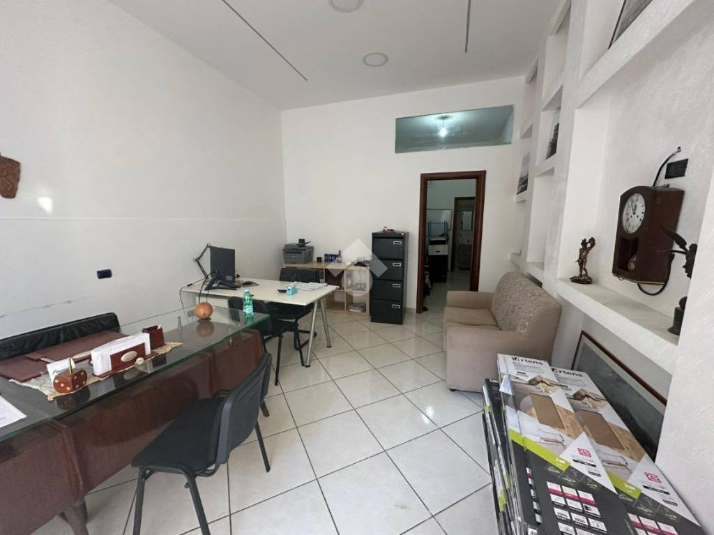 ufficio in vendita a Napoli in zona Secondigliano