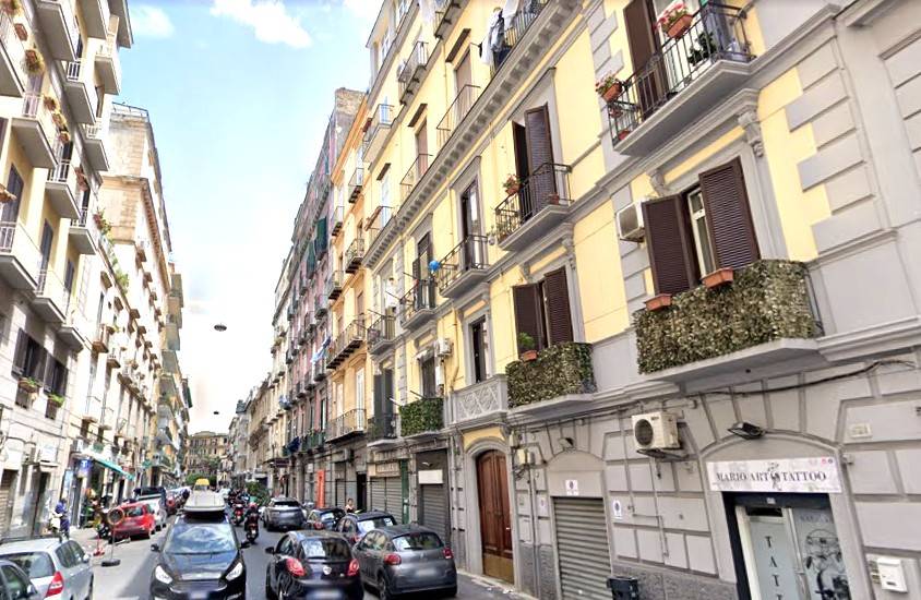 appartamento in vendita a Napoli in zona Chiaia