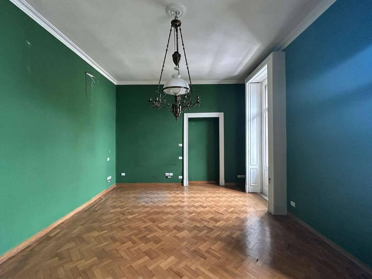 appartamento in vendita a Napoli in zona Chiaia