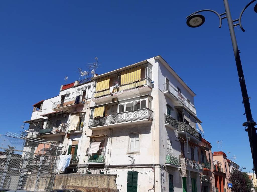 appartamento in vendita a Napoli in zona Barra