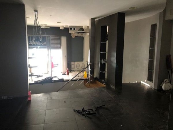 locale commerciale in vendita a Napoli in zona Vomero