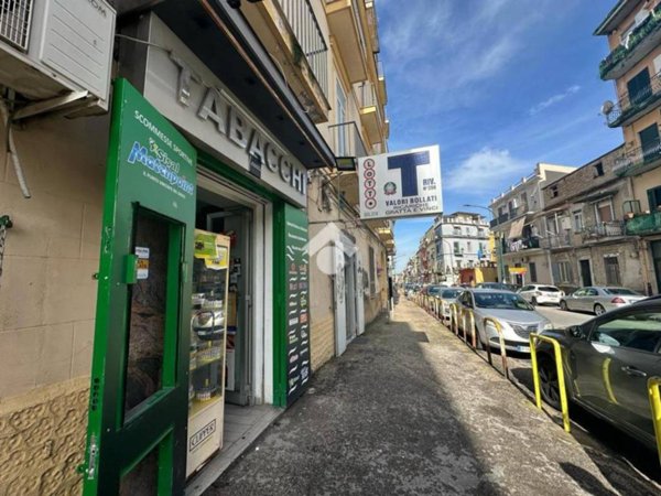 negozio in vendita a Napoli in zona Secondigliano