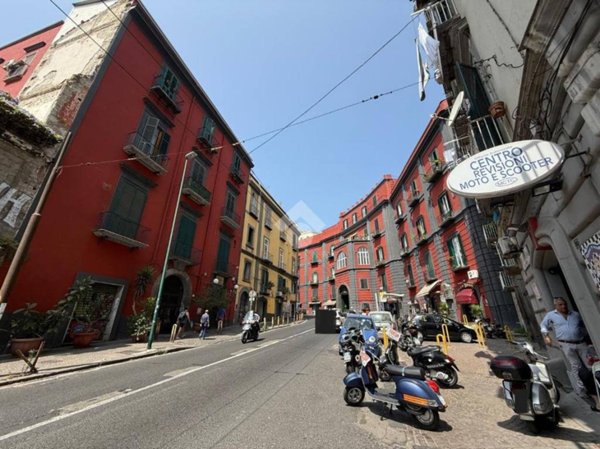 locale commerciale in vendita a Napoli in zona Avvocata