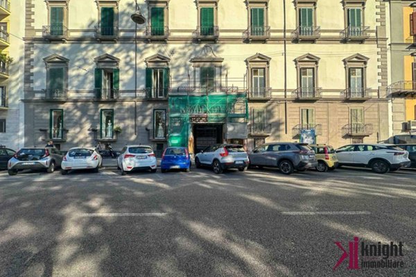 appartamento in vendita a Napoli in zona Chiaia