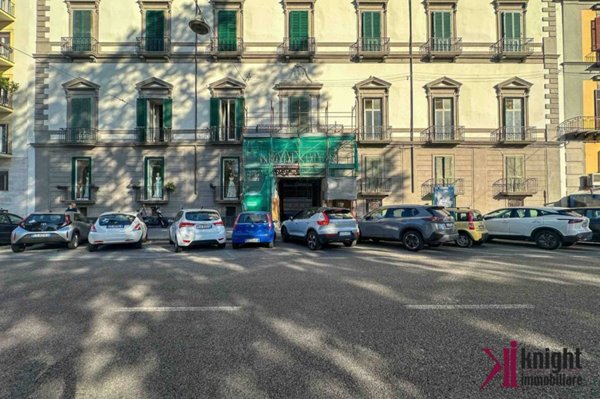 ufficio in vendita a Napoli in zona Chiaia