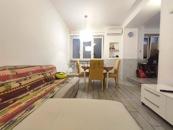 appartamento in vendita a Napoli in zona Chiaia