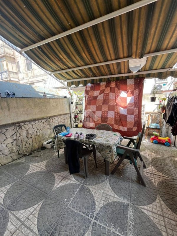 appartamento in vendita a Napoli in zona San Carlo all'Arena
