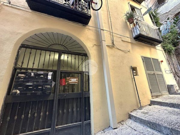 appartamento in vendita a Napoli in zona Avvocata
