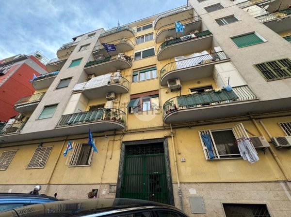 appartamento in vendita a Napoli in zona San Carlo all'Arena