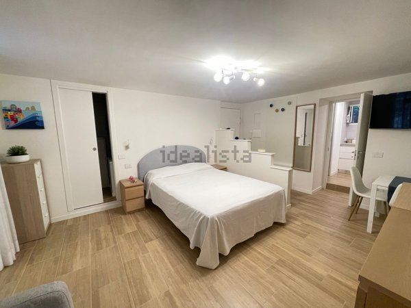 appartamento in vendita a Napoli in zona Chiaia