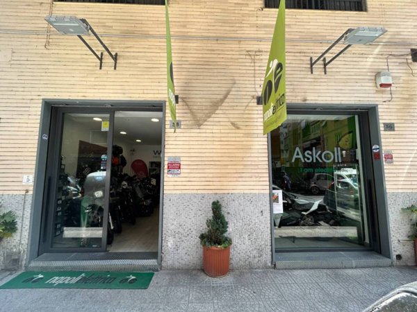 negozio in vendita a Napoli in zona Camaldoli