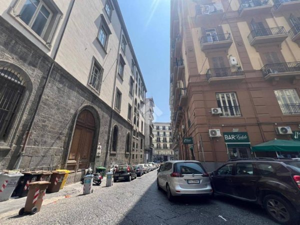 negozio in vendita a Napoli in zona Pendino / San Giuseppe