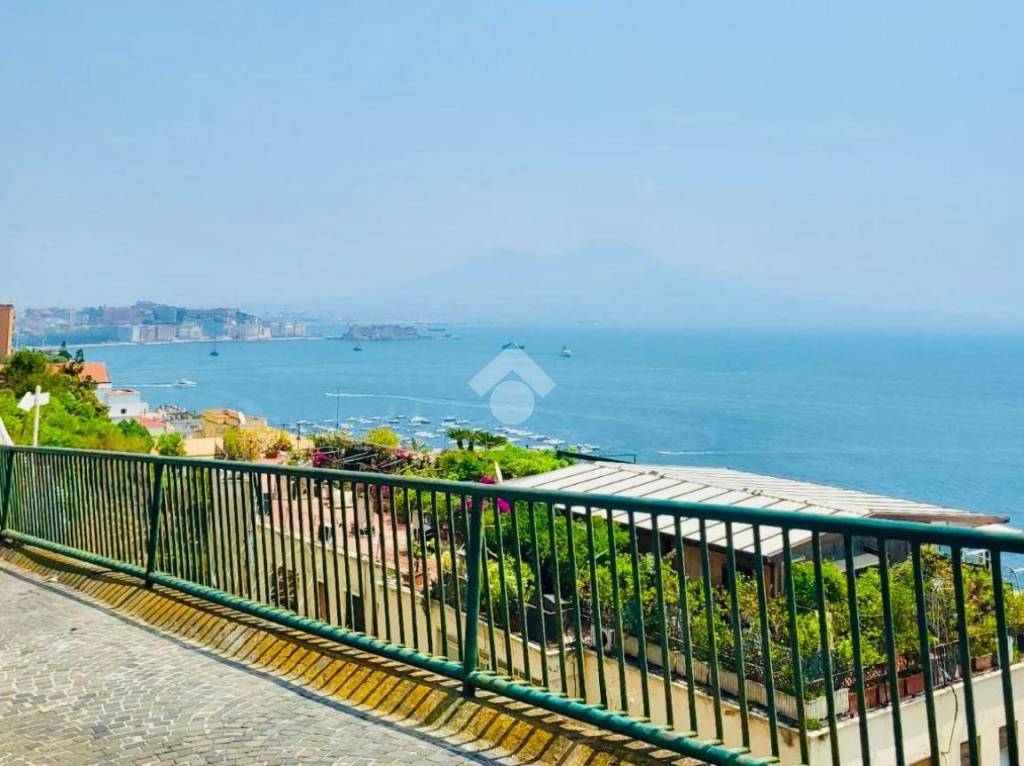 negozio in vendita a Napoli in zona Posillipo