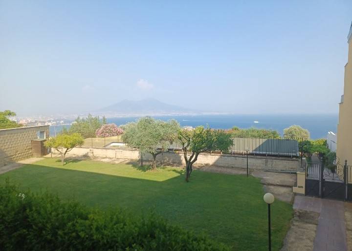 appartamento in vendita a Napoli in zona Posillipo