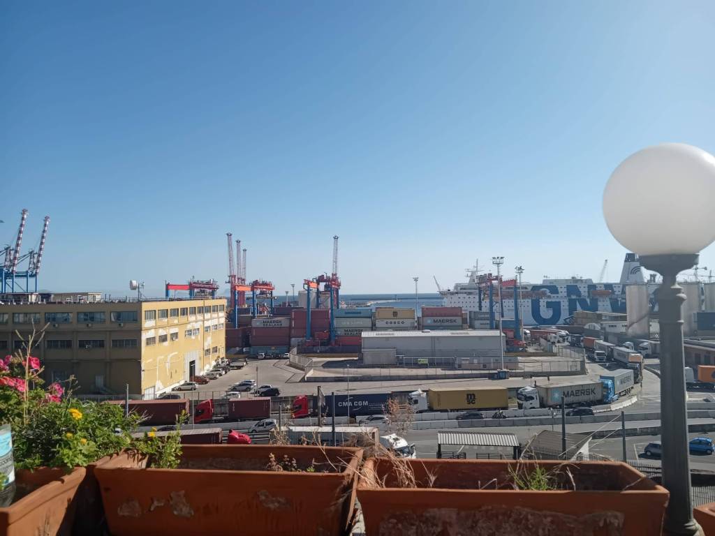 appartamento in vendita a Napoli in zona Poggioreale
