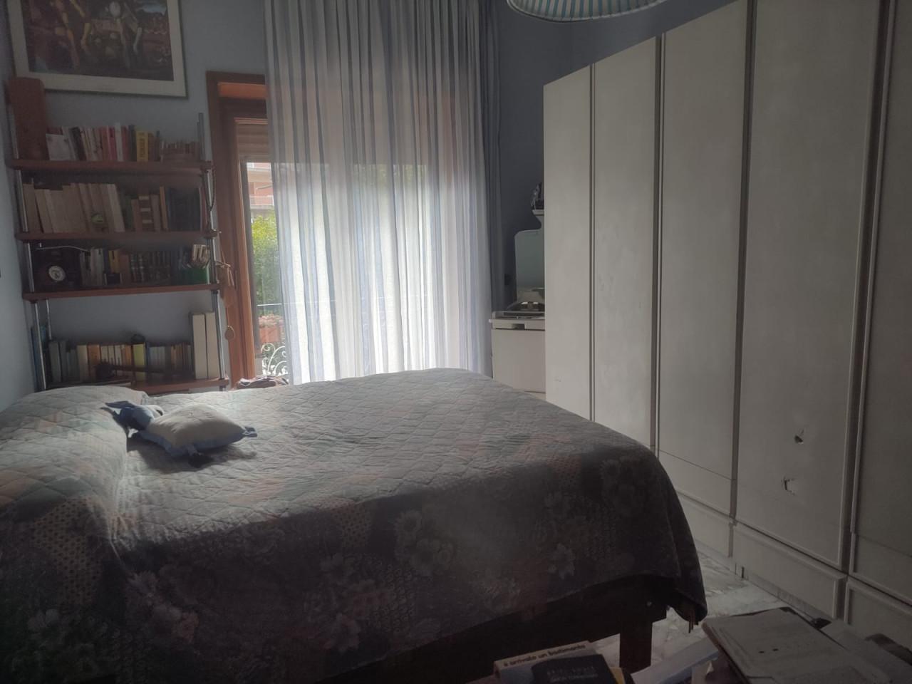 appartamento in vendita a Napoli in zona Chiaia