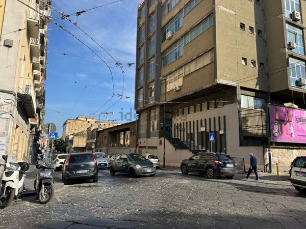 appartamento in vendita a Napoli in zona San Carlo all'Arena
