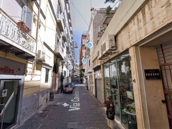 negozio in vendita a Napoli in zona Chiaia