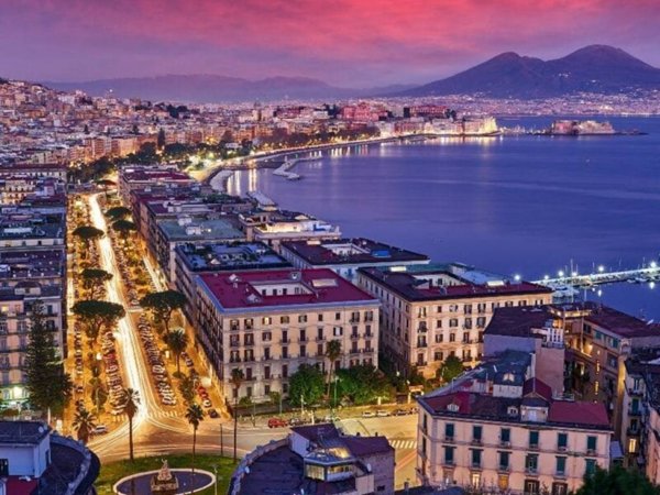 negozio in vendita a Napoli in zona Stella