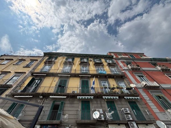 appartamento in vendita a Napoli in zona Chiaia