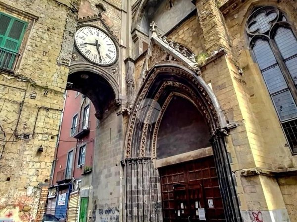 appartamento in vendita a Napoli in zona Porto