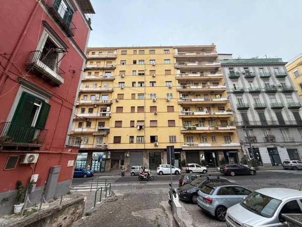 appartamento in vendita a Napoli in zona Chiaia