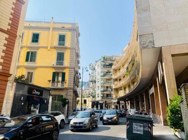 negozio in vendita a Napoli in zona Chiaia
