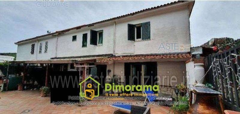 appartamento in vendita a Napoli in zona Bagnoli